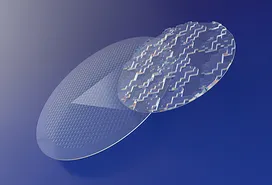 Un adesivo a base di resina epossidica viene utilizzato come materiale per l'imprinting di nano strutture su un wafer di vetro. | © Panacol
