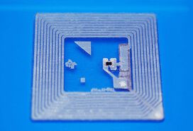 Chip con adesivo conduttivo elettrico su RFID | © Panacol