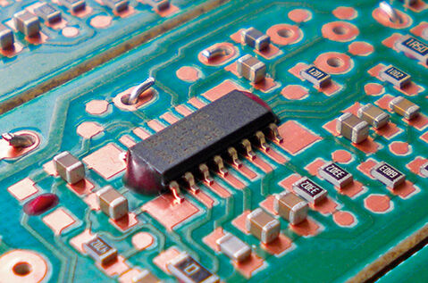 Fusibile da SMD a circuito stampato Un SMD su un PCB con adesivo