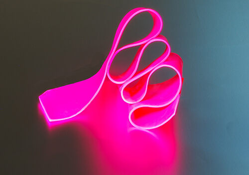 adesivo fluorescente in TPU Vitralit UV 4802 dosato come striscia a serpentina